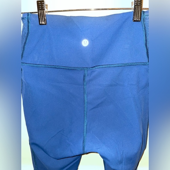 Lululemon Cropped Leggings Size 6 - Picture 5 of 9